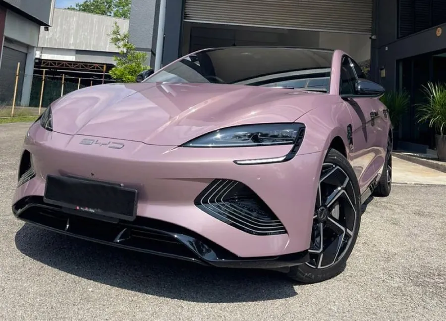 Car finished in a rose Colour PPF